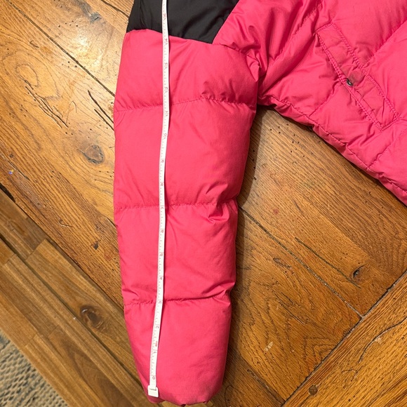 The North Face Kids Pink and Black Puffer Jacket - Picture 13 of 13